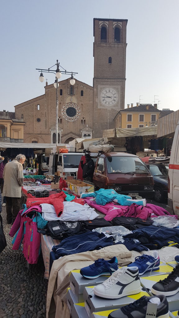 un marché typique en Italie